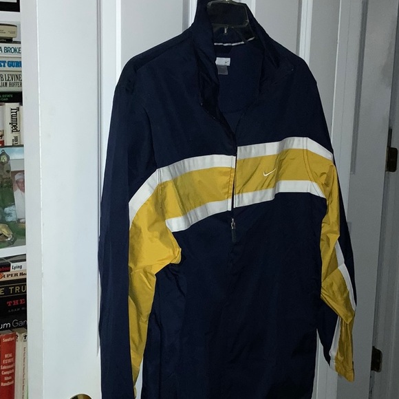 NWOT! Men’ medium Nike Jacket. Navy w/ white and gold stripes. Side zip pockets - Picture 2 of 4